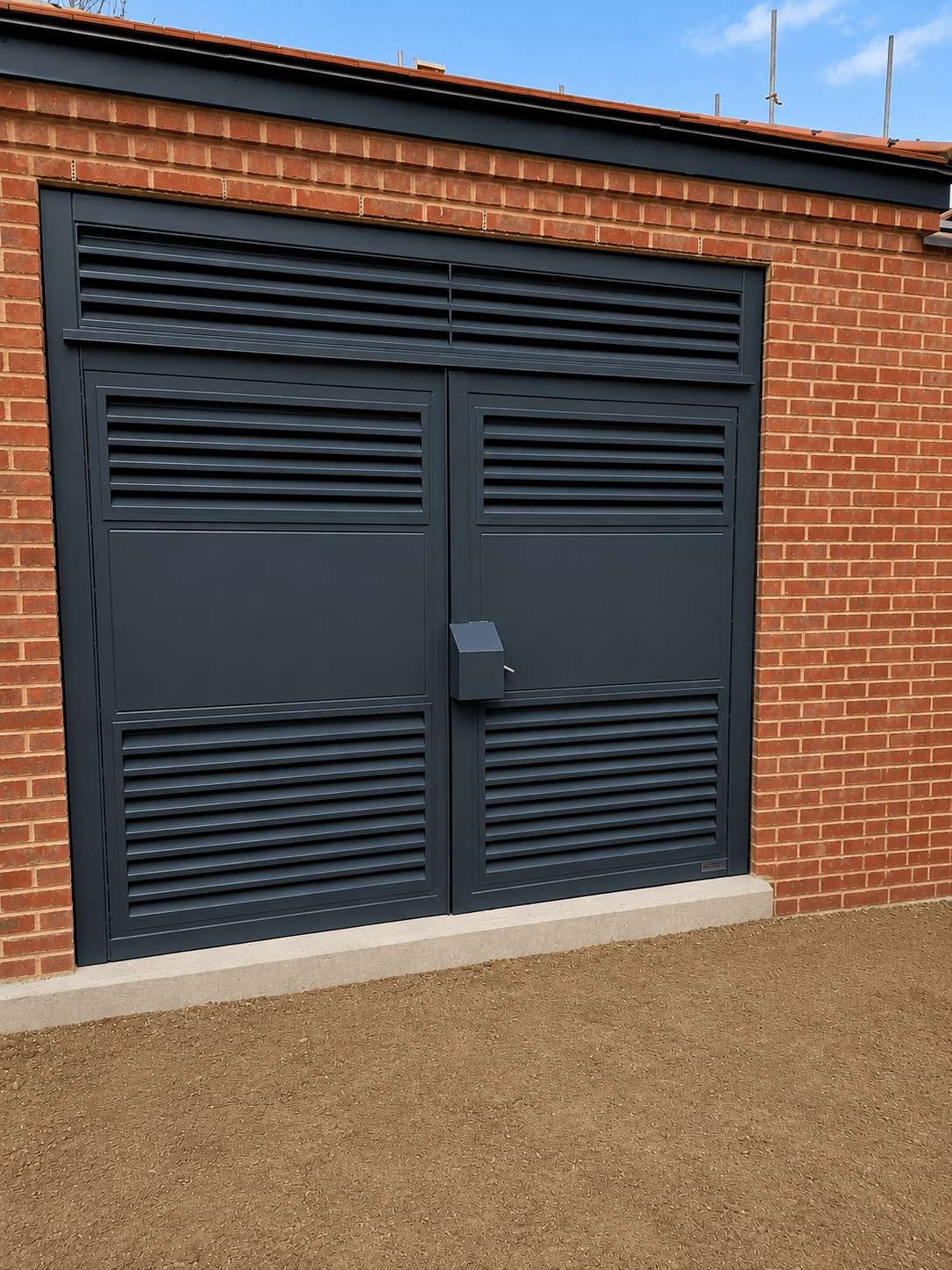AIG top and bottom louvred double steel door